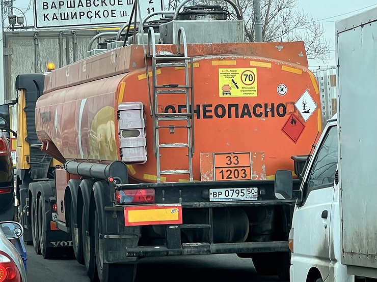 «Выстрел в ногу» отменяется: почему бензин в России обязан подешеветь