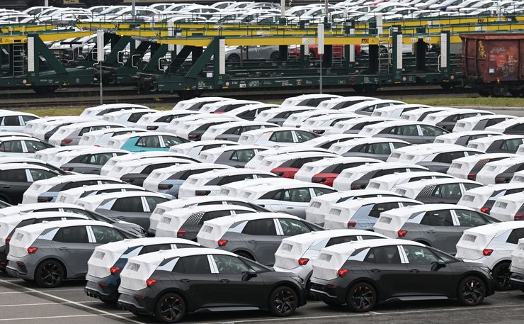 На попе ровно: всемирное падение цен на машины обойдет Россию стороной