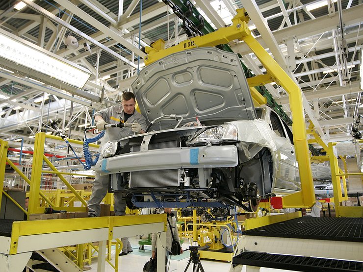 Российские автодилеры потребовали от Renault компенсации убытков из-за ухода компании