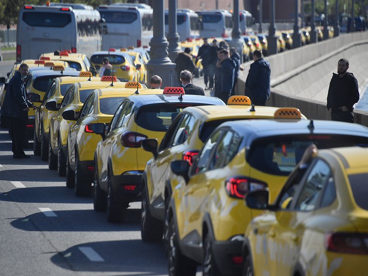 Откровения профессионалов: что о китайских автомобилях думают водители такси