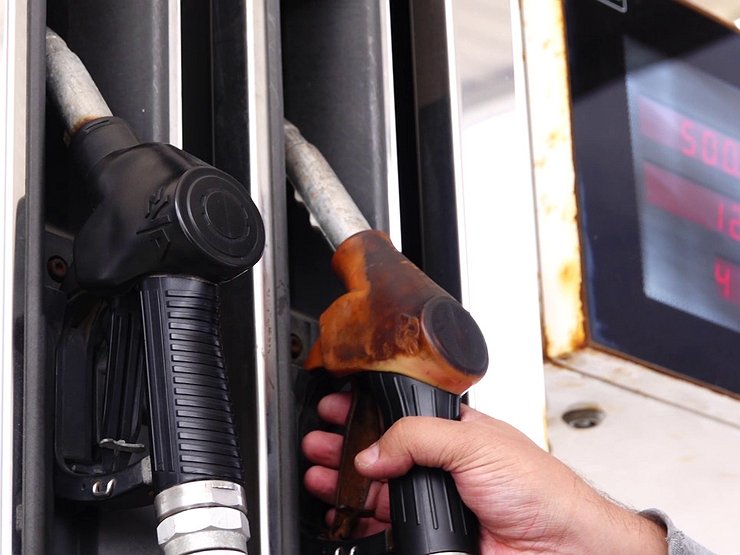 Хорошего помаленьку: жесткий скачок цен на бензин запланирован на лето