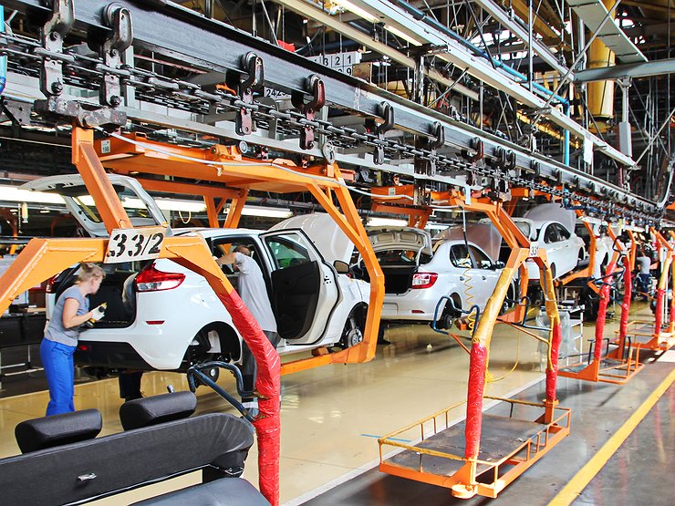 Российские заводы увеличили объем производства легковых автомобилей в 11 раз