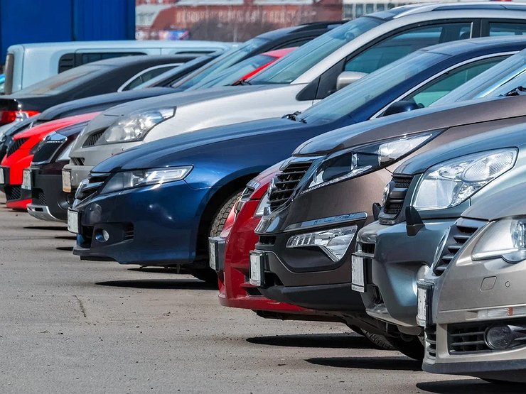 Почему АВТОВАЗ приостановит выпуск Vesta, подержанные авто дорожают, а японцы прекратят экспорт машин: итоги недели