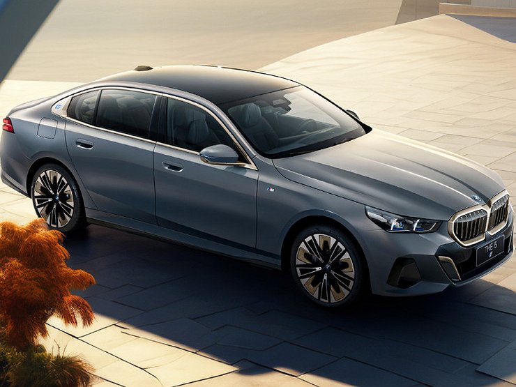 Новая BMW 5-й серии получила очень богатую лонг-версию