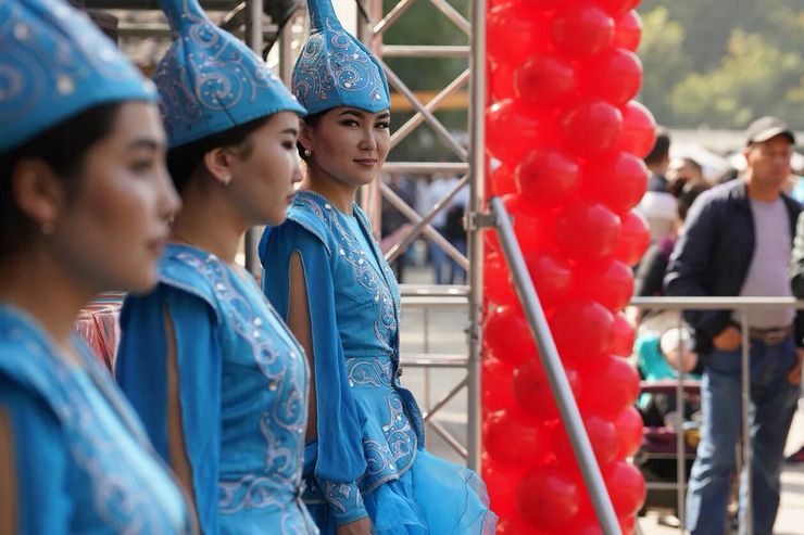 Чудеса экономии: почему россияне массово бросились покупать новых «китайцев» в Киргизии