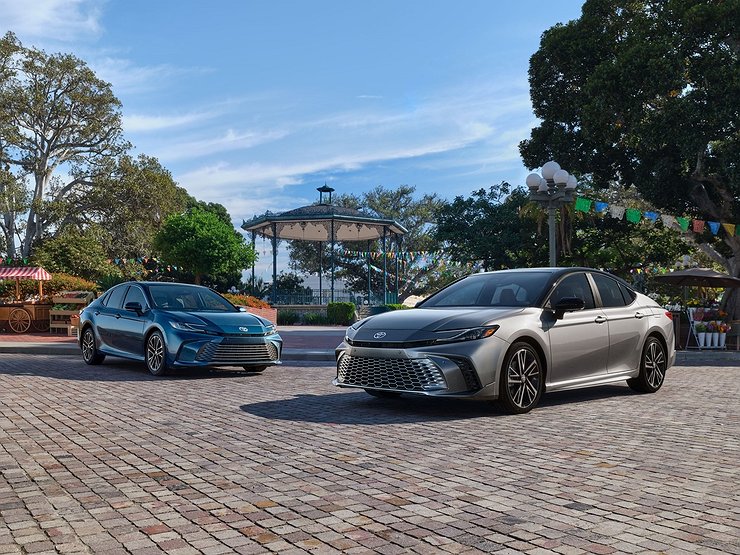 Девятый пошел: Toyota представила Camry нового поколения
