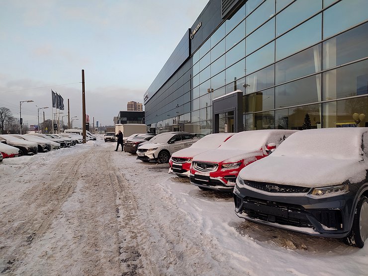 «Черная пятница» и новогодний «ценопад»: скидки на новые автомобили достигают 800 000 рублей