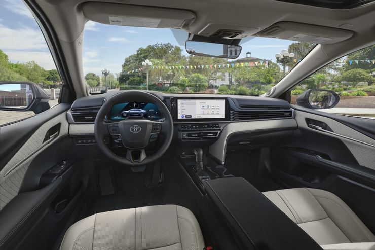 Девятый пошел: Toyota представила Camry нового поколения