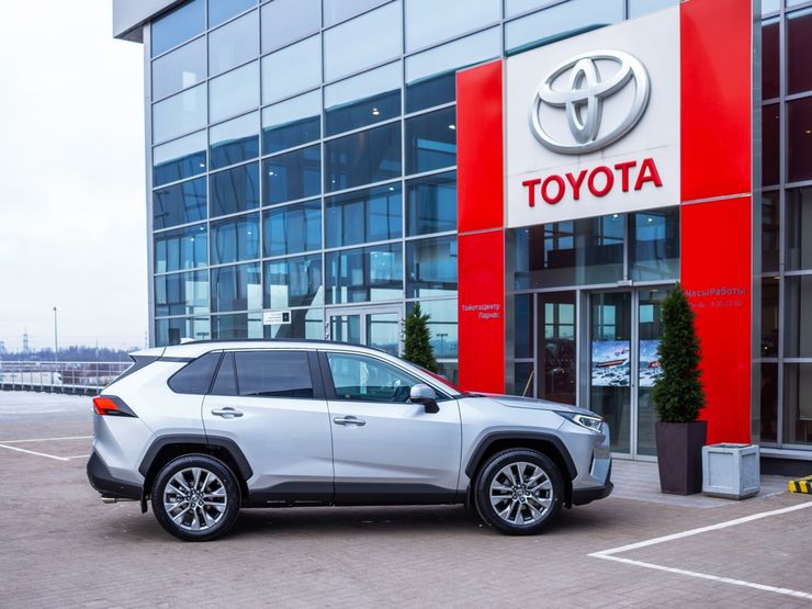 В России стали активно покупать автомобили Toyota через интернет