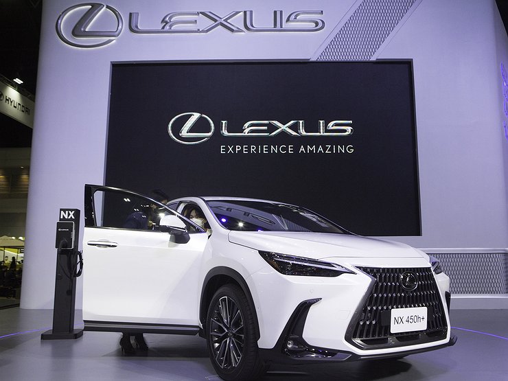 Японские власти запретили импорт в Россию автомобилей Lexus и Infiniti