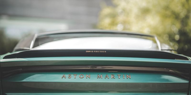 
                                    Aston Martin посвятил суперкар победе в «Ле-Мане» 60-летней давности
                            