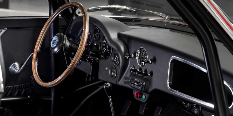 
                                    Aston Martin возродил классический DB4 Zagato
                            