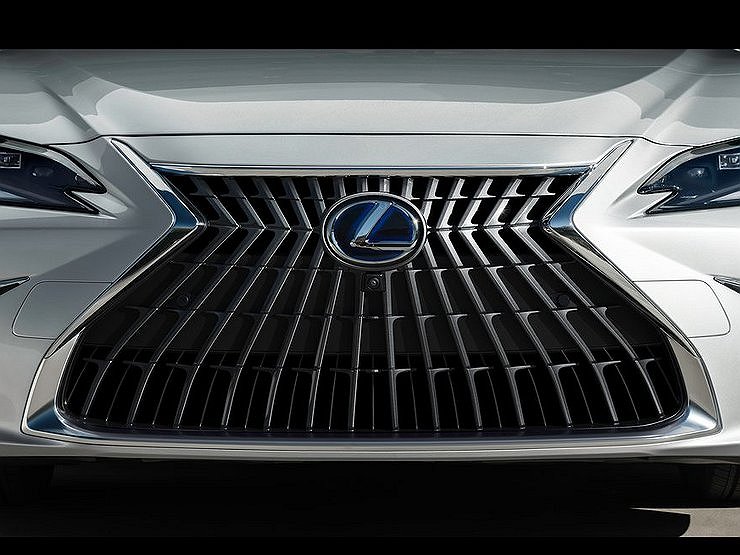 «Для лучшего будущего»: Lexus нашел в России крутого дизайнера