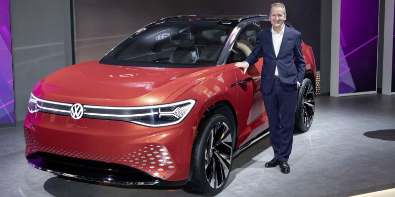 
                                    Глава Volkswagen пообещал обойти Tesla в гонке создателей электрокаров
                            
