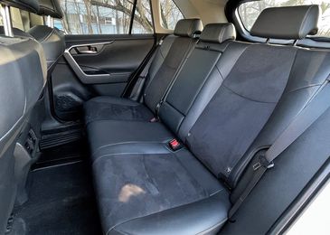 Секреты обольщения: женский тест-драйв кроссовера Toyota RAV4