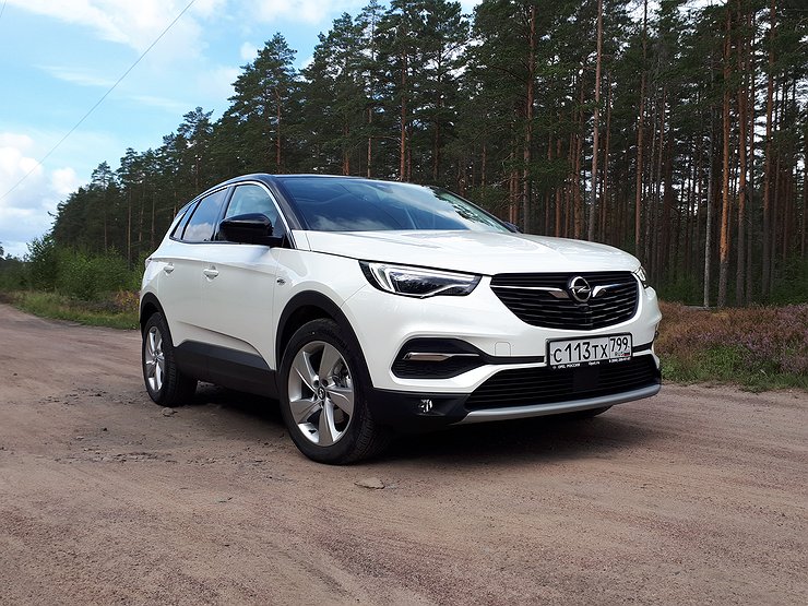 Opel назвал российские цены на кроссовер Grandland X
